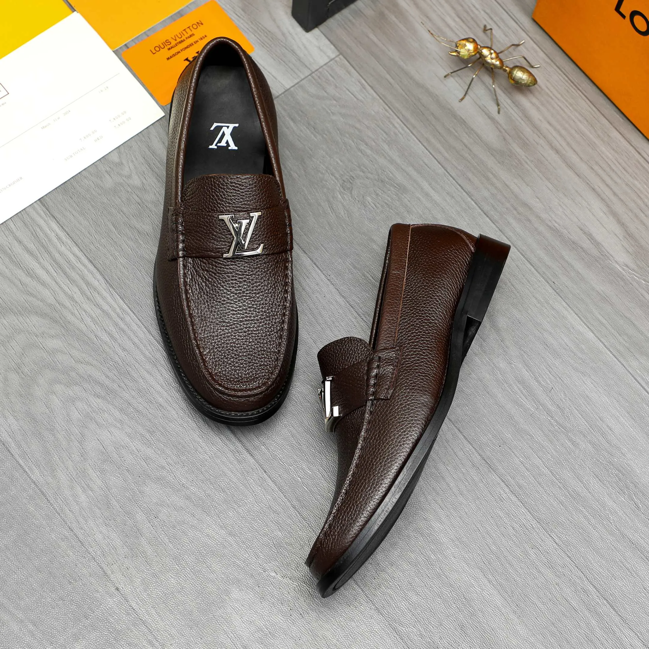 Men's shoes 💰442 Product trademark: LV "Louis Vuitton" business slip-on leather shoes Regular size: 38-46 (45.46 custom-made, non-returnable) Product materials: Selected pebbled cowhide upper, cowhide lining, original rubber outsole